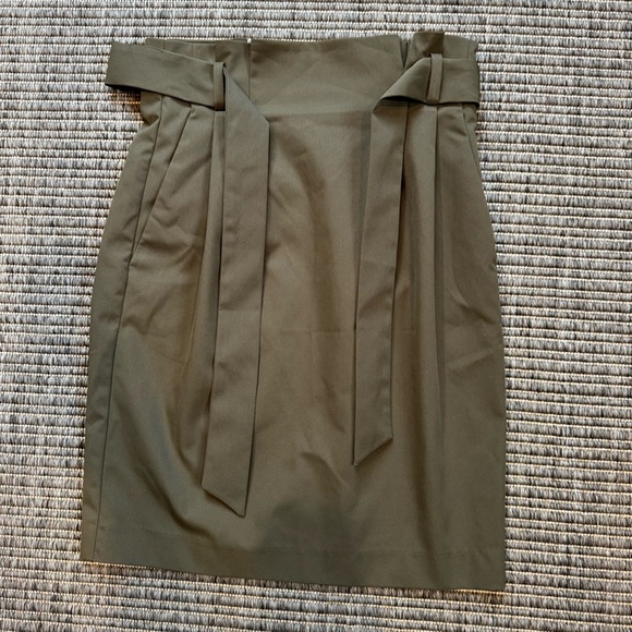 H&M Green Pencil Skirt with Tie Front for Casual Wear - Picture 2 of 4